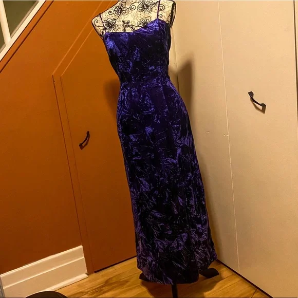 90s Vintage Crushed Velvet Spaghetti Strap Maxi Dress - Picture 2 of 6